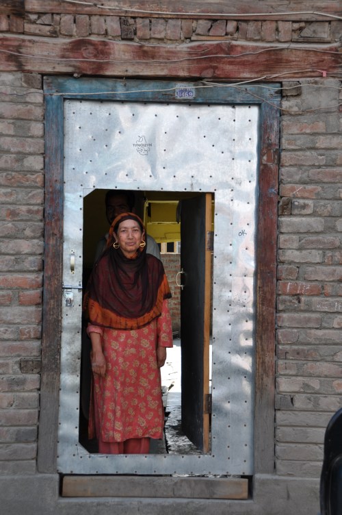 Kashmir 2009 Door Woman